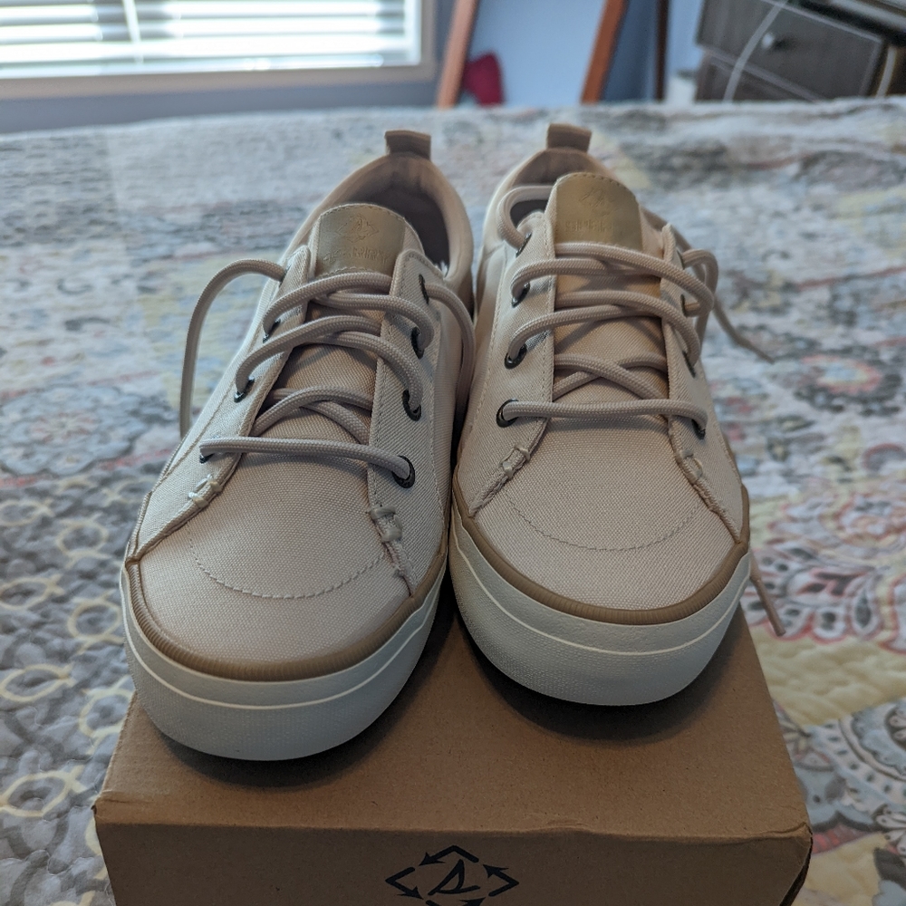 NWT Sperry's